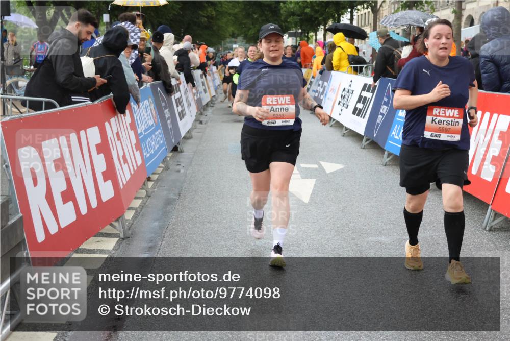 14.06.2026 - REWE Women's Run Strokosch-Dieckow http://msf.ph/oto/9774098 14.06.2026 11:08:25 Ziel 5016, 5019, 5201, 5206, 5253, 5478, 5597, 5807 meine-sportfotos.de