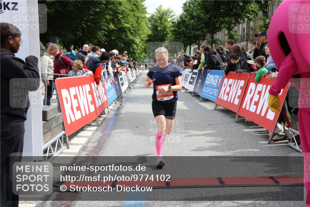 14.06.2026 - REWE Women's Run Strokosch-Dieckow http://msf.ph/oto/9774102 14.06.2026 10:53:46 Ziel 5109, 5786 meine-sportfotos.de