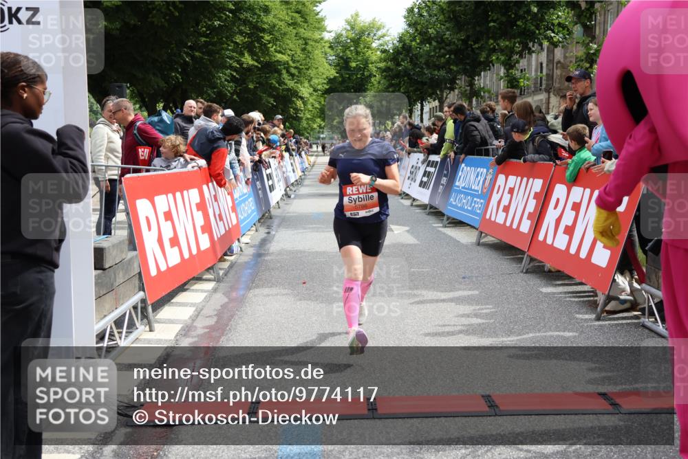 14.06.2026 - REWE Women's Run Strokosch-Dieckow http://msf.ph/oto/9774117 14.06.2026 10:53:46 Ziel 5109, 5786 meine-sportfotos.de