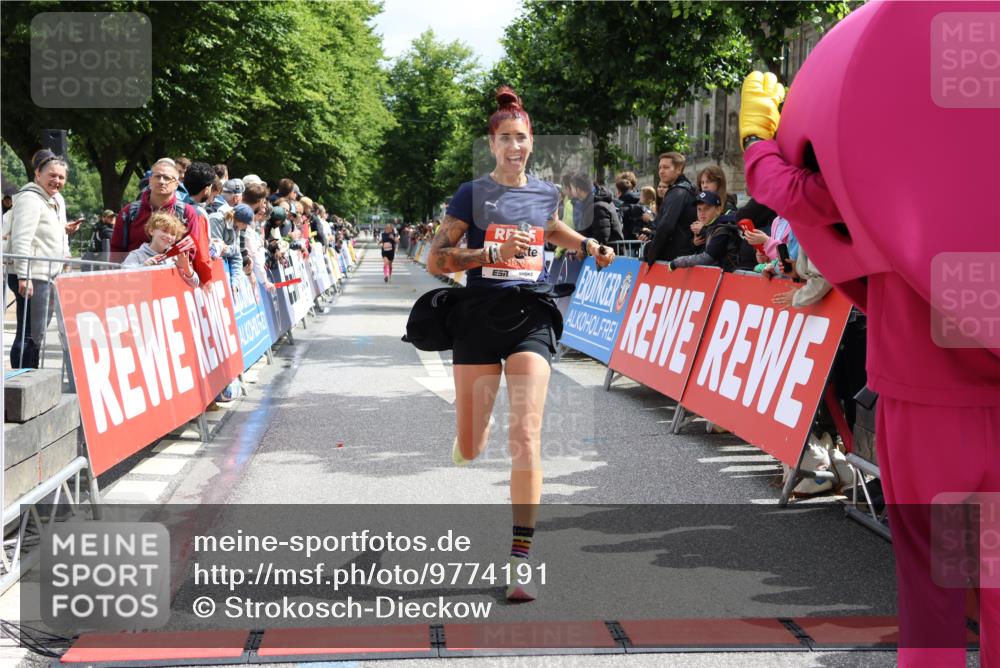 14.06.2026 - REWE Women's Run Strokosch-Dieckow http://msf.ph/oto/9774191 14.06.2026 10:53:38 Ziel 5026, 5109 meine-sportfotos.de