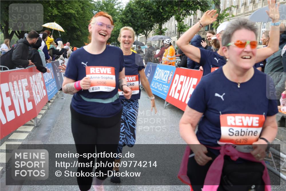 14.06.2026 - REWE Women's Run Strokosch-Dieckow http://msf.ph/oto/9774214 14.06.2026 11:08:18 Ziel 5016, 5018, 5019, 5201, 5206, 5478 meine-sportfotos.de