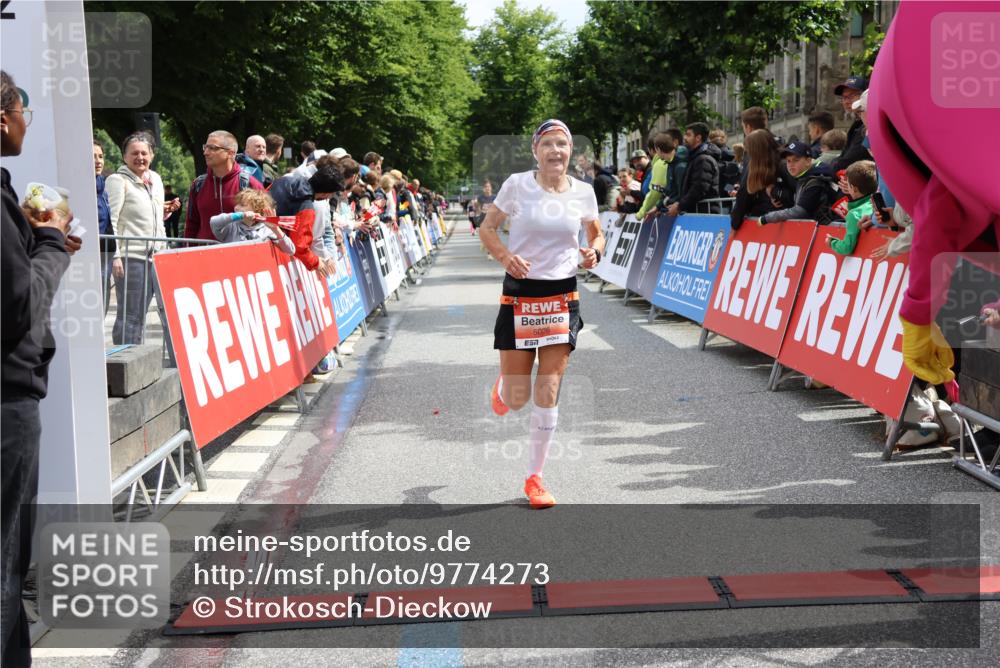 14.06.2026 - REWE Women's Run Strokosch-Dieckow http://msf.ph/oto/9774273 14.06.2026 10:53:32 Ziel 5026, 5978 meine-sportfotos.de