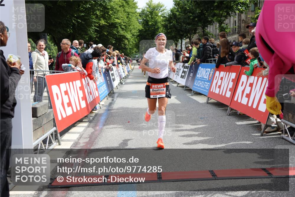 14.06.2026 - REWE Women's Run Strokosch-Dieckow http://msf.ph/oto/9774285 14.06.2026 10:53:32 Ziel 5026, 5978 meine-sportfotos.de