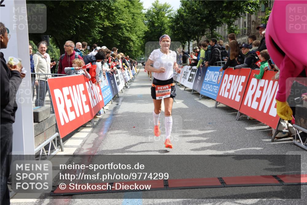 14.06.2026 - REWE Women's Run Strokosch-Dieckow http://msf.ph/oto/9774299 14.06.2026 10:53:32 Ziel 5026, 5978 meine-sportfotos.de