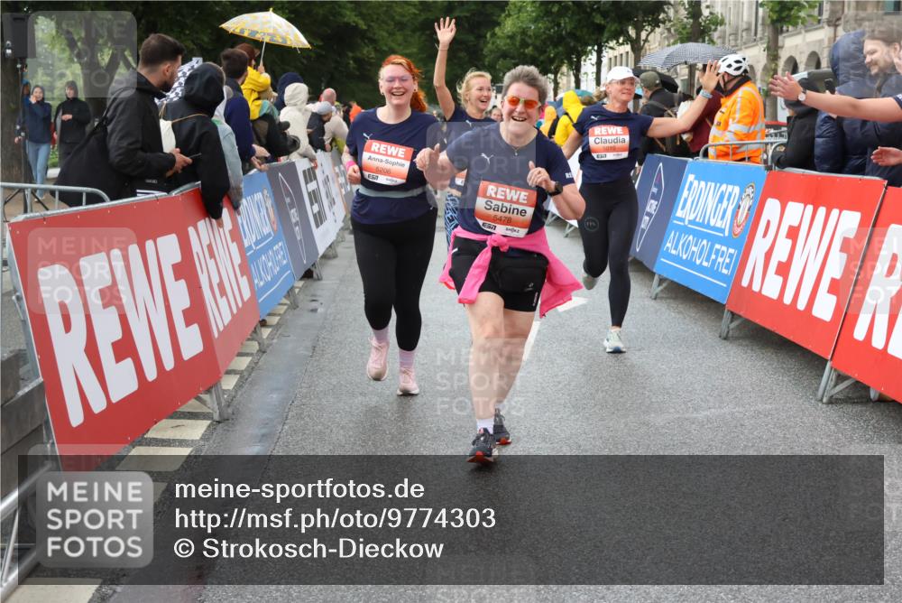 14.06.2026 - REWE Women's Run Strokosch-Dieckow http://msf.ph/oto/9774303 14.06.2026 11:08:17 Ziel 5016, 5018, 5019, 5201, 5206, 5478 meine-sportfotos.de