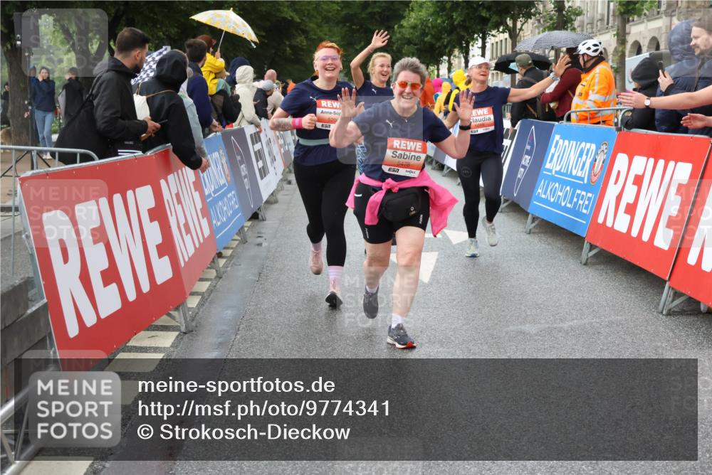 14.06.2026 - REWE Women's Run Strokosch-Dieckow http://msf.ph/oto/9774341 14.06.2026 11:08:16 Ziel 5016, 5018, 5019, 5128, 5129, 5131, 5206, 5478 meine-sportfotos.de