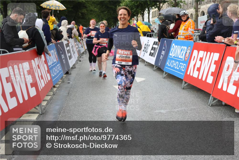 14.06.2026 - REWE Women's Run Strokosch-Dieckow http://msf.ph/oto/9774365 14.06.2026 11:08:14 Ziel 5016, 5018, 5019, 5128, 5129, 5131, 5206, 5313, 5397, 5478, 5664 meine-sportfotos.de