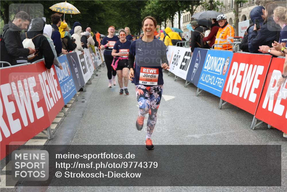 14.06.2026 - REWE Women's Run Strokosch-Dieckow http://msf.ph/oto/9774379 14.06.2026 11:08:14 Ziel 5016, 5018, 5019, 5128, 5129, 5131, 5206, 5313, 5397, 5478, 5664 meine-sportfotos.de