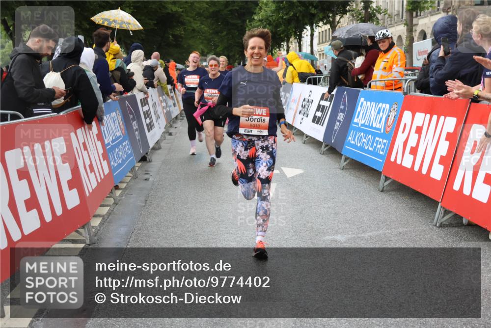14.06.2026 - REWE Women's Run Strokosch-Dieckow http://msf.ph/oto/9774402 14.06.2026 11:08:14 Ziel 5016, 5018, 5019, 5128, 5129, 5131, 5206, 5313, 5397, 5478, 5664 meine-sportfotos.de