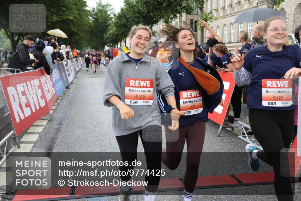14.06.2026 - REWE Women's Run Strokosch-Dieckow http://msf.ph/oto/9774425 14.06.2026 11:08:08 Ziel 5065, 5128, 5129, 5131, 5313, 5397, 5423, 5664 meine-sportfotos.de