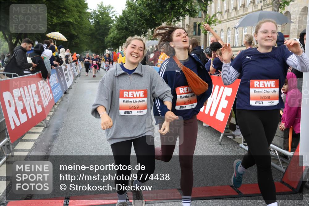 14.06.2026 - REWE Women's Run Strokosch-Dieckow http://msf.ph/oto/9774438 14.06.2026 11:08:08 Ziel 5065, 5128, 5129, 5131, 5313, 5397, 5423, 5664 meine-sportfotos.de