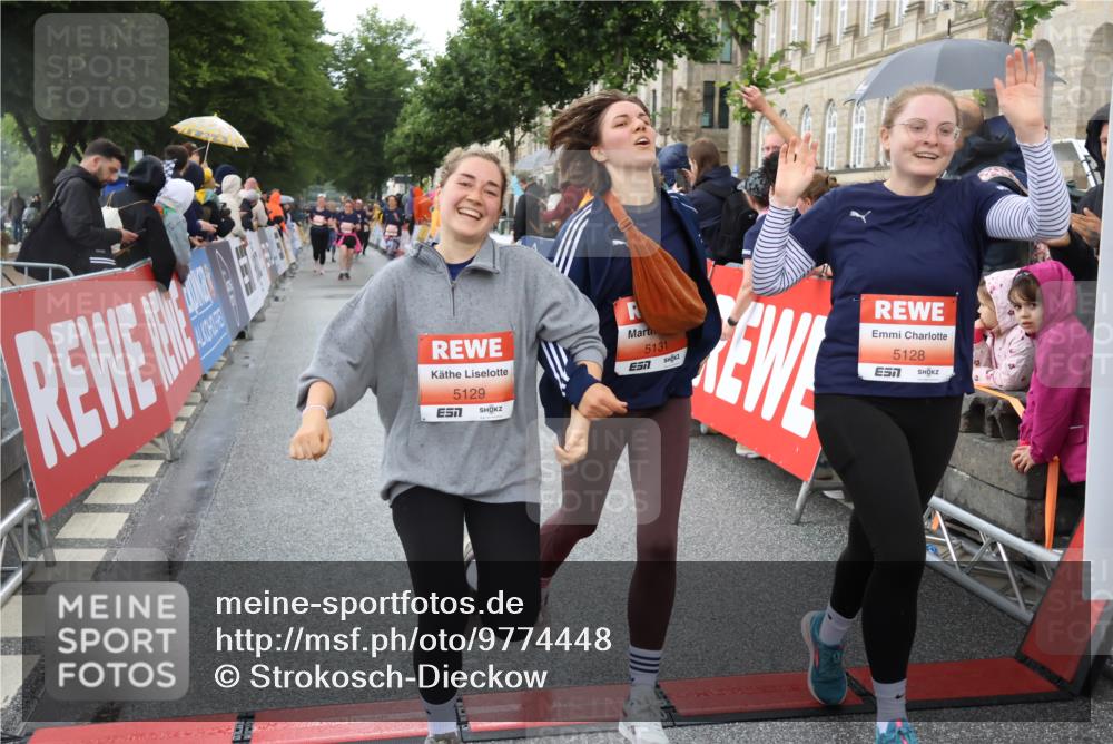 14.06.2026 - REWE Women's Run Strokosch-Dieckow http://msf.ph/oto/9774448 14.06.2026 11:08:08 Ziel 5065, 5128, 5129, 5131, 5313, 5397, 5423, 5664 meine-sportfotos.de