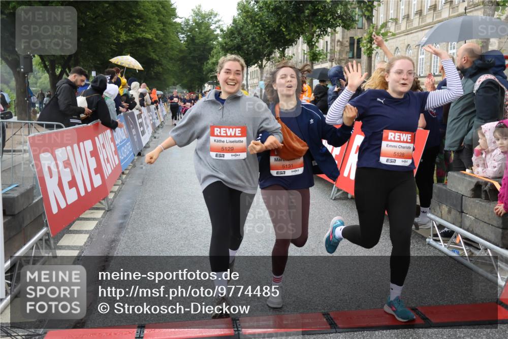 14.06.2026 - REWE Women's Run Strokosch-Dieckow http://msf.ph/oto/9774485 14.06.2026 11:08:08 Ziel 5065, 5128, 5129, 5131, 5313, 5397, 5423, 5664 meine-sportfotos.de