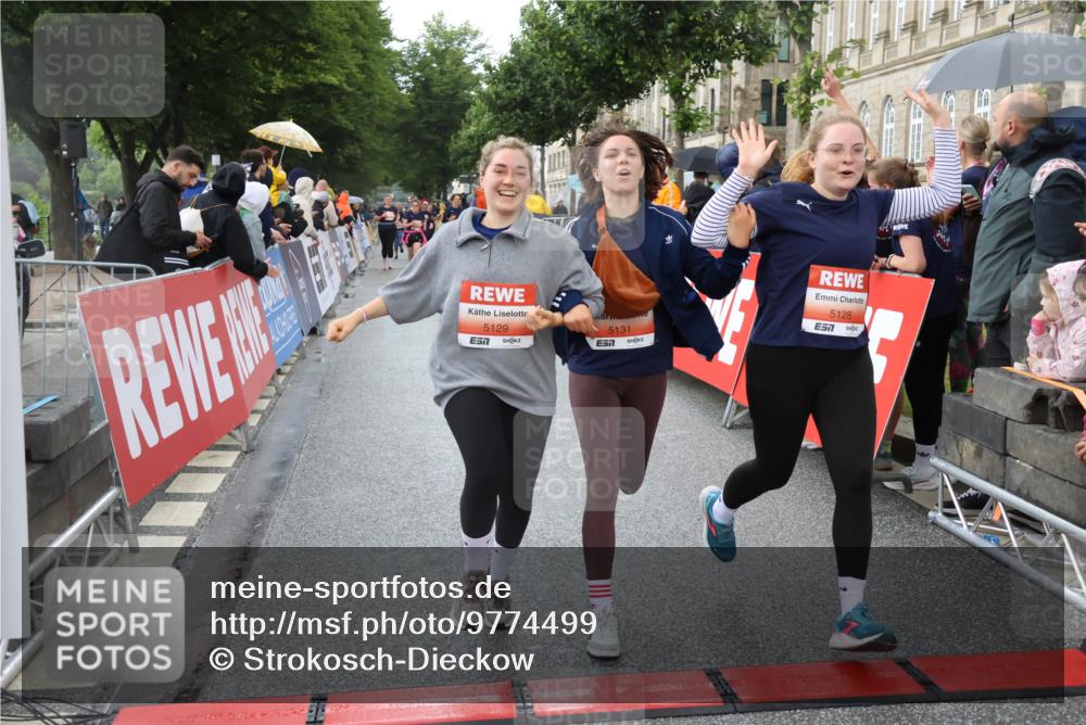 14.06.2026 - REWE Women's Run Strokosch-Dieckow http://msf.ph/oto/9774499 14.06.2026 11:08:08 Ziel 5065, 5128, 5129, 5131, 5313, 5397, 5423, 5664 meine-sportfotos.de