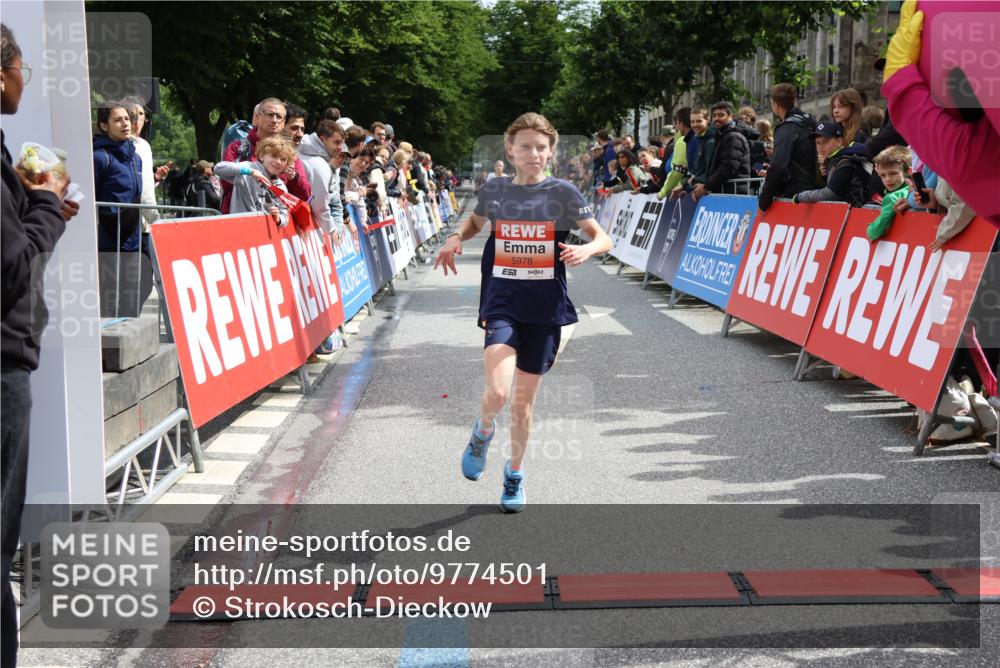 14.06.2026 - REWE Women's Run Strokosch-Dieckow http://msf.ph/oto/9774501 14.06.2026 10:53:27 Ziel 5493, 5694, 5978 meine-sportfotos.de