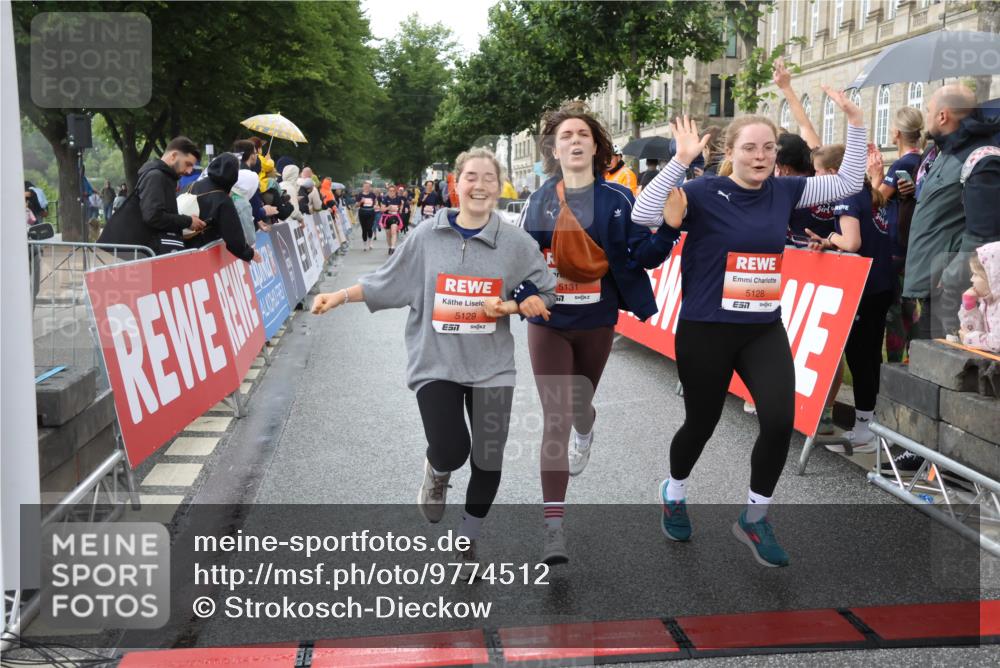 14.06.2026 - REWE Women's Run Strokosch-Dieckow http://msf.ph/oto/9774512 14.06.2026 11:08:08 Ziel 5065, 5128, 5129, 5131, 5313, 5397, 5423, 5664 meine-sportfotos.de