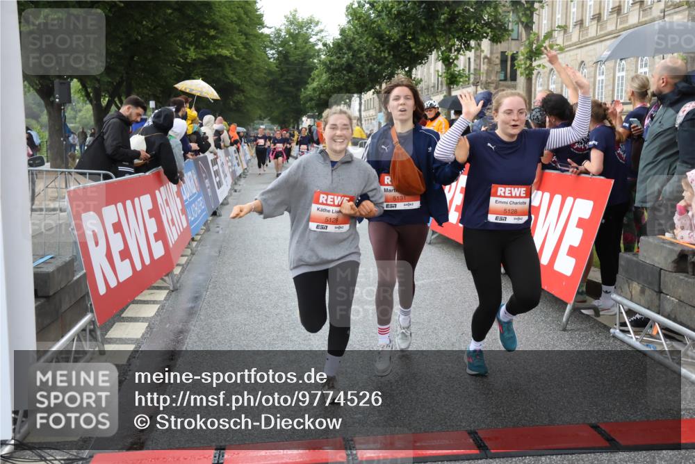 14.06.2026 - REWE Women's Run Strokosch-Dieckow http://msf.ph/oto/9774526 14.06.2026 11:08:08 Ziel 5065, 5128, 5129, 5131, 5313, 5397, 5423, 5664 meine-sportfotos.de