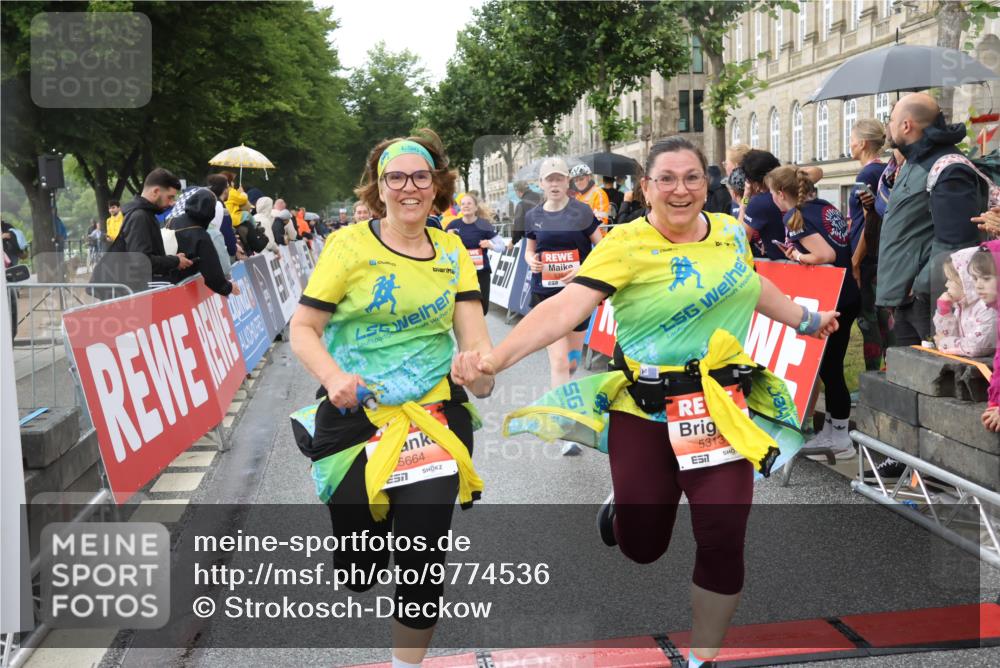 14.06.2026 - REWE Women's Run Strokosch-Dieckow http://msf.ph/oto/9774536 14.06.2026 11:08:06 Ziel 5065, 5128, 5129, 5131, 5313, 5327, 5397, 5423, 5664, 5752 meine-sportfotos.de