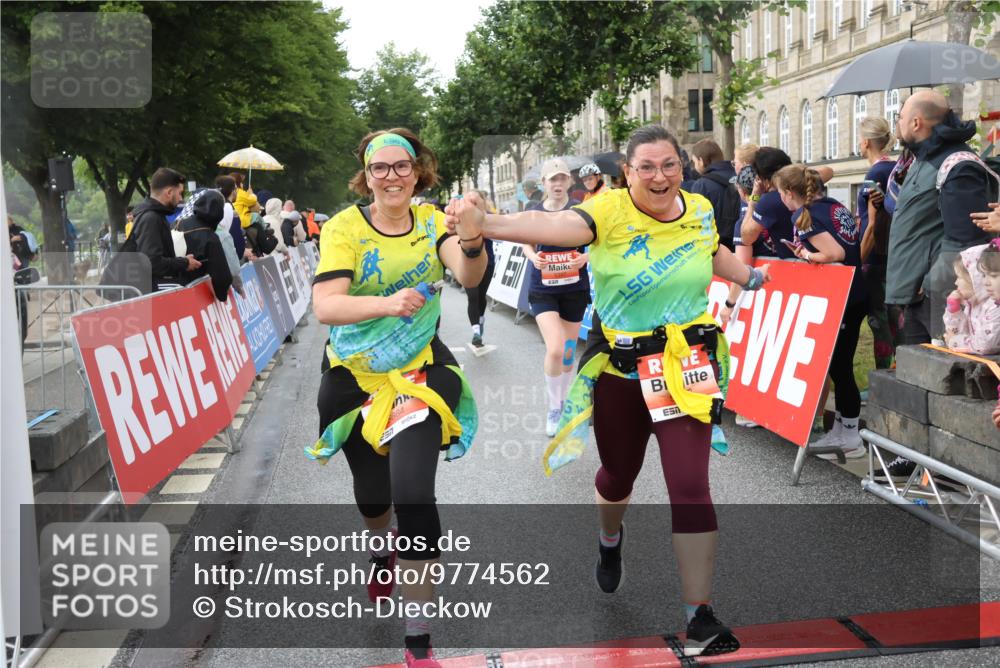 14.06.2026 - REWE Women's Run Strokosch-Dieckow http://msf.ph/oto/9774562 14.06.2026 11:08:06 Ziel 5065, 5128, 5129, 5131, 5313, 5327, 5397, 5423, 5664, 5752 meine-sportfotos.de