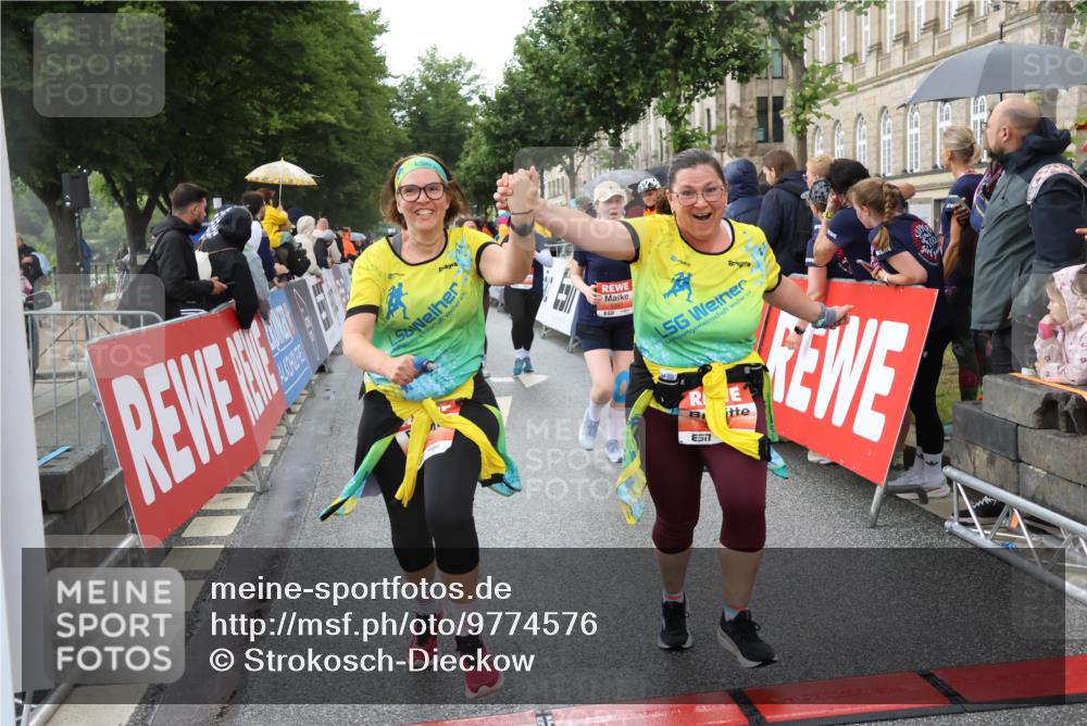 14.06.2026 - REWE Women's Run Strokosch-Dieckow http://msf.ph/oto/9774576 14.06.2026 11:08:06 Ziel 5065, 5128, 5129, 5131, 5313, 5327, 5397, 5423, 5664, 5752 meine-sportfotos.de