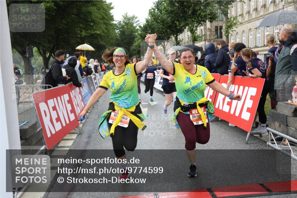14.06.2026 - REWE Women's Run Strokosch-Dieckow http://msf.ph/oto/9774599 14.06.2026 11:08:05 Ziel 5065, 5128, 5129, 5131, 5313, 5327, 5397, 5423, 5664, 5752 meine-sportfotos.de