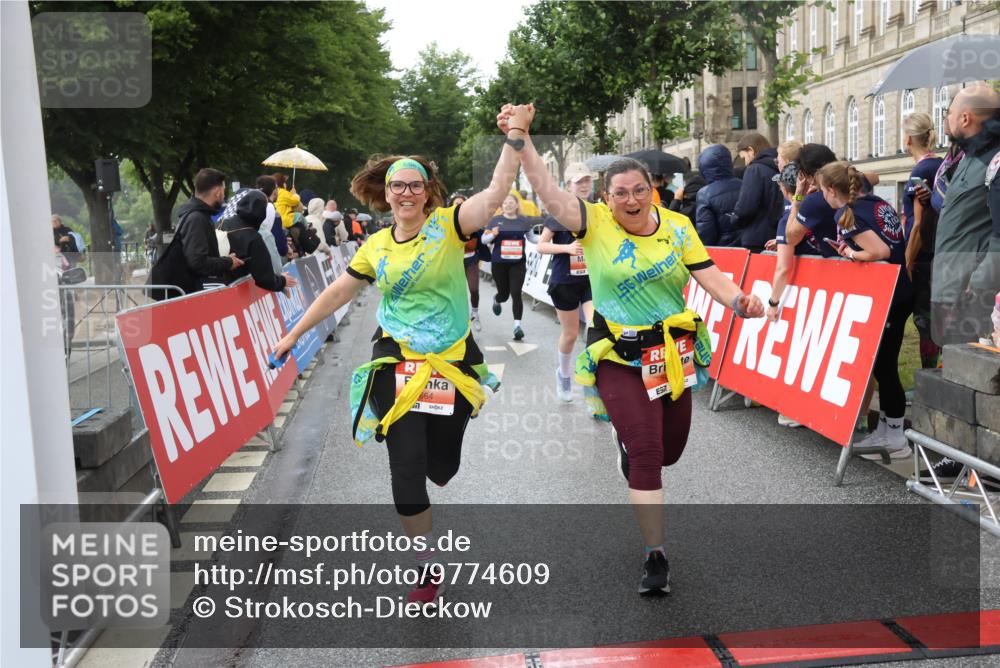 14.06.2026 - REWE Women's Run Strokosch-Dieckow http://msf.ph/oto/9774609 14.06.2026 11:08:05 Ziel 5065, 5128, 5129, 5131, 5313, 5327, 5397, 5423, 5664, 5752 meine-sportfotos.de