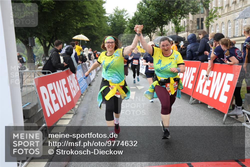 14.06.2026 - REWE Women's Run Strokosch-Dieckow http://msf.ph/oto/9774632 14.06.2026 11:08:05 Ziel 5065, 5128, 5129, 5131, 5313, 5327, 5397, 5423, 5664, 5752 meine-sportfotos.de