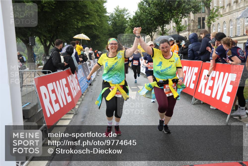 14.06.2026 - REWE Women's Run Strokosch-Dieckow http://msf.ph/oto/9774645 14.06.2026 11:08:05 Ziel 5065, 5128, 5129, 5131, 5313, 5327, 5397, 5423, 5664, 5752 meine-sportfotos.de