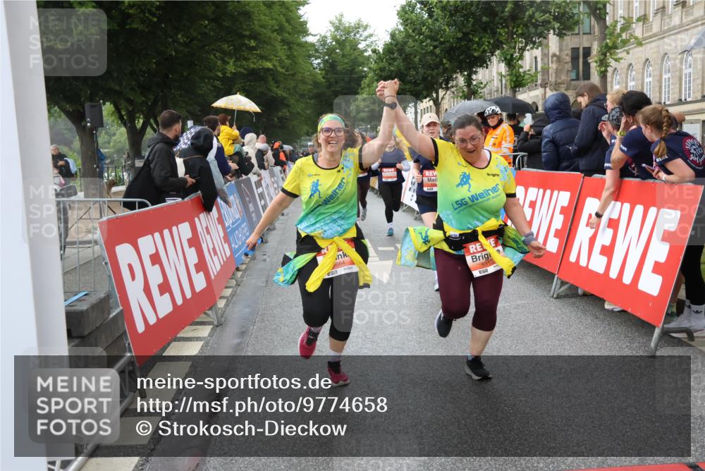 14.06.2026 - REWE Women's Run Strokosch-Dieckow http://msf.ph/oto/9774658 14.06.2026 11:08:05 Ziel 5065, 5128, 5129, 5131, 5313, 5327, 5397, 5423, 5664, 5752 meine-sportfotos.de