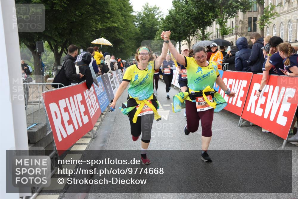 14.06.2026 - REWE Women's Run Strokosch-Dieckow http://msf.ph/oto/9774668 14.06.2026 11:08:05 Ziel 5065, 5128, 5129, 5131, 5313, 5327, 5397, 5423, 5664, 5752 meine-sportfotos.de