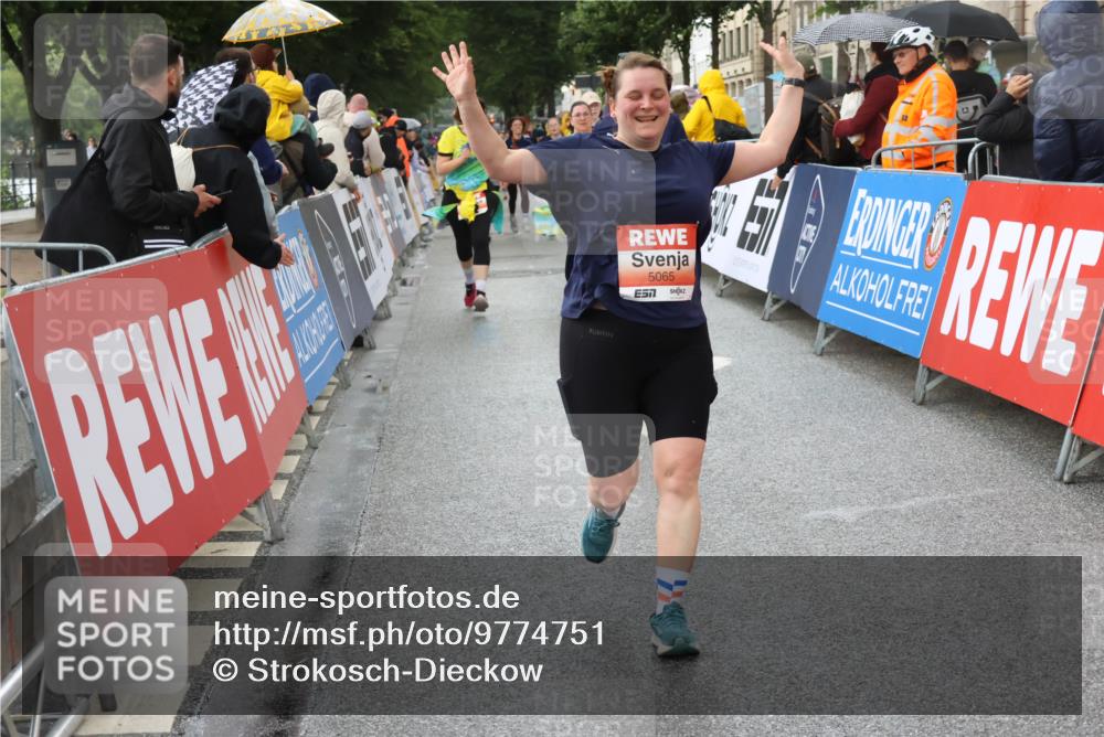 14.06.2026 - REWE Women's Run Strokosch-Dieckow http://msf.ph/oto/9774751 14.06.2026 11:08:01 Ziel 5065, 5114, 5327, 5423, 5752 meine-sportfotos.de