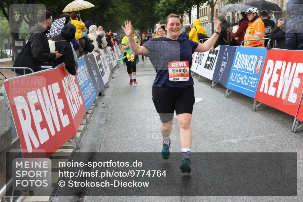 14.06.2026 - REWE Women's Run Strokosch-Dieckow http://msf.ph/oto/9774764 14.06.2026 11:08:01 Ziel 5065, 5114, 5327, 5423, 5752 meine-sportfotos.de