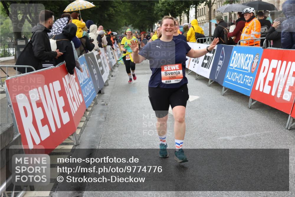 14.06.2026 - REWE Women's Run Strokosch-Dieckow http://msf.ph/oto/9774776 14.06.2026 11:08:01 Ziel 5065, 5114, 5327, 5423, 5752 meine-sportfotos.de