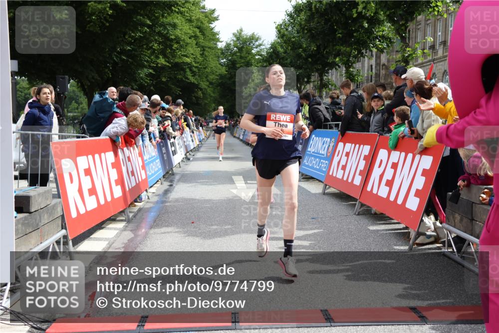 14.06.2026 - REWE Women's Run Strokosch-Dieckow http://msf.ph/oto/9774799 14.06.2026 10:53:18 Ziel 5306, 5493, 5694, 5815, 5990 meine-sportfotos.de