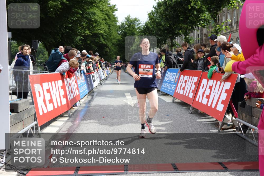 14.06.2026 - REWE Women's Run Strokosch-Dieckow http://msf.ph/oto/9774814 14.06.2026 10:53:18 Ziel 5306, 5493, 5694, 5815, 5990 meine-sportfotos.de