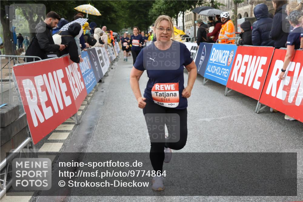 14.06.2026 - REWE Women's Run Strokosch-Dieckow http://msf.ph/oto/9774864 14.06.2026 11:07:54 Ziel 5114, 5327, 5384, 5385, 5908, 5909 meine-sportfotos.de