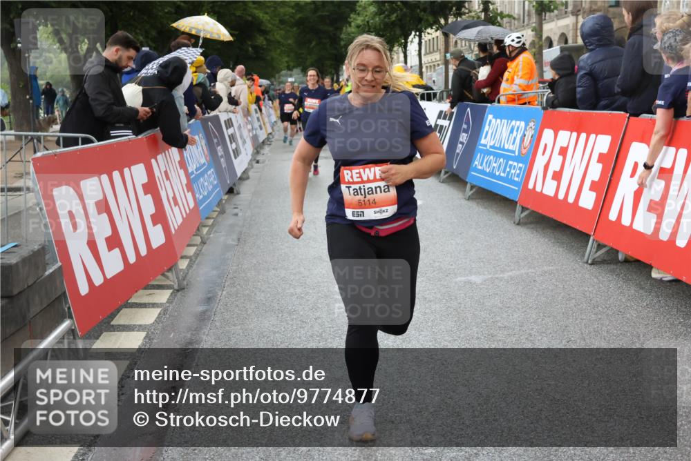 14.06.2026 - REWE Women's Run Strokosch-Dieckow http://msf.ph/oto/9774877 14.06.2026 11:07:54 Ziel 5114, 5327, 5384, 5385, 5908, 5909 meine-sportfotos.de
