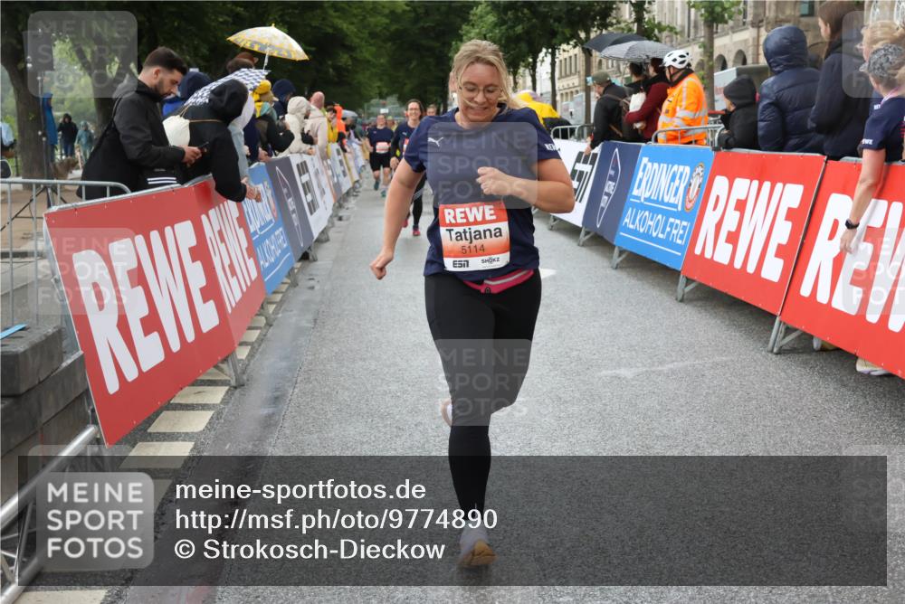 14.06.2026 - REWE Women's Run Strokosch-Dieckow http://msf.ph/oto/9774890 14.06.2026 11:07:54 Ziel 5114, 5327, 5384, 5385, 5908, 5909 meine-sportfotos.de