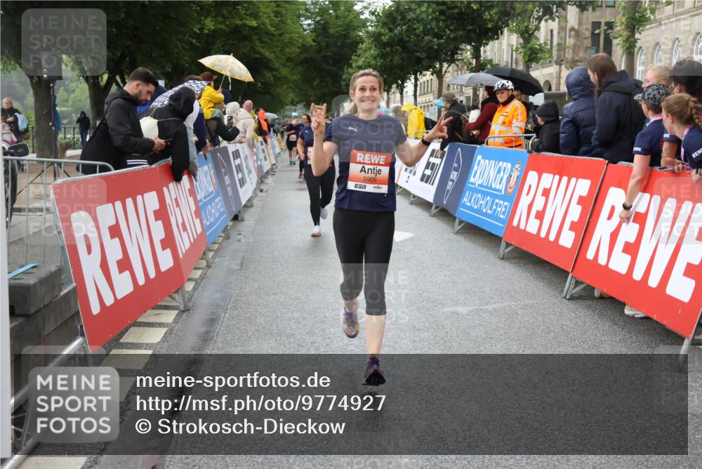 14.06.2026 - REWE Women's Run Strokosch-Dieckow http://msf.ph/oto/9774927 14.06.2026 11:07:52 Ziel 5114, 5122, 5168, 5281, 5384, 5385, 5502, 5908, 5909 meine-sportfotos.de