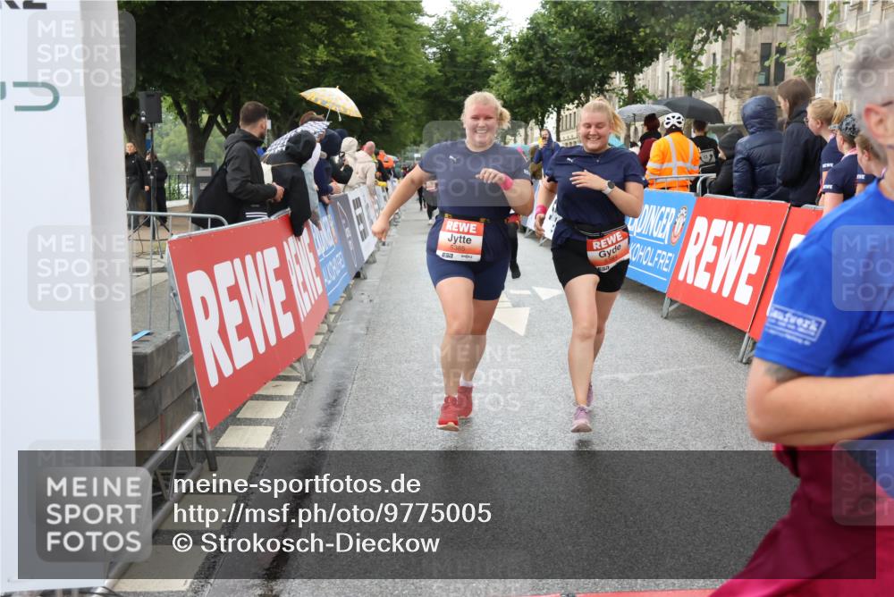14.06.2026 - REWE Women's Run Strokosch-Dieckow http://msf.ph/oto/9775005 14.06.2026 11:07:46 Ziel 5116, 5119, 5122, 5168, 5281, 5384, 5385, 5502, 5803, 5909 meine-sportfotos.de