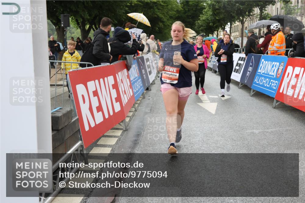 14.06.2026 - REWE Women's Run Strokosch-Dieckow http://msf.ph/oto/9775094 14.06.2026 11:07:40 Ziel 5116, 5119, 5281, 5319, 5412, 5502, 5728, 5803 meine-sportfotos.de