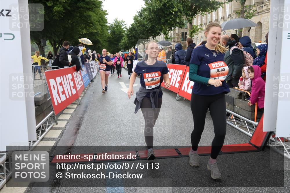 14.06.2026 - REWE Women's Run Strokosch-Dieckow http://msf.ph/oto/9775113 14.06.2026 11:07:39 Ziel 5116, 5119, 5319, 5412, 5728, 5803, 5895 meine-sportfotos.de