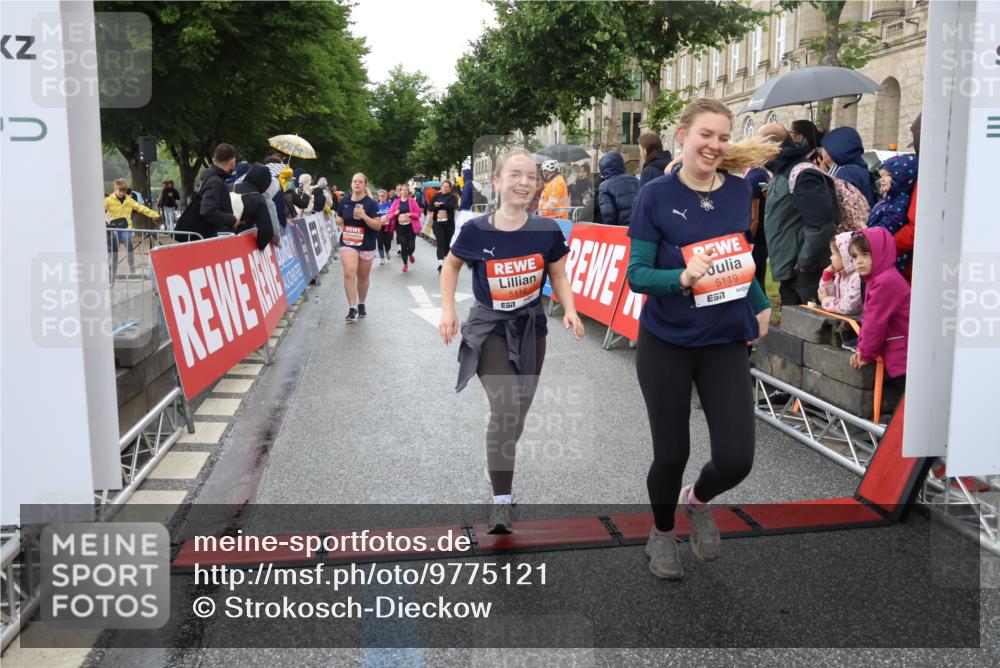 14.06.2026 - REWE Women's Run Strokosch-Dieckow http://msf.ph/oto/9775121 14.06.2026 11:07:39 Ziel 5116, 5119, 5319, 5412, 5728, 5803, 5895 meine-sportfotos.de