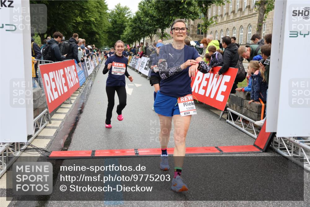 14.06.2026 - REWE Women's Run Strokosch-Dieckow http://msf.ph/oto/9775203 14.06.2026 10:00:17 Ziel 10090, 10602, 10715, 10820, 10839, 10840, 10995, 11269, 11369, 11385 meine-sportfotos.de