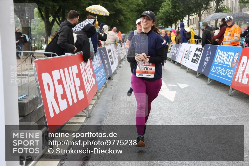 14.06.2026 - REWE Women's Run Strokosch-Dieckow http://msf.ph/oto/9775238 14.06.2026 11:07:33 Ziel 5118, 5190, 5319, 5369, 5412, 5476, 5630, 5728, 5808, 5895, 6065 meine-sportfotos.de