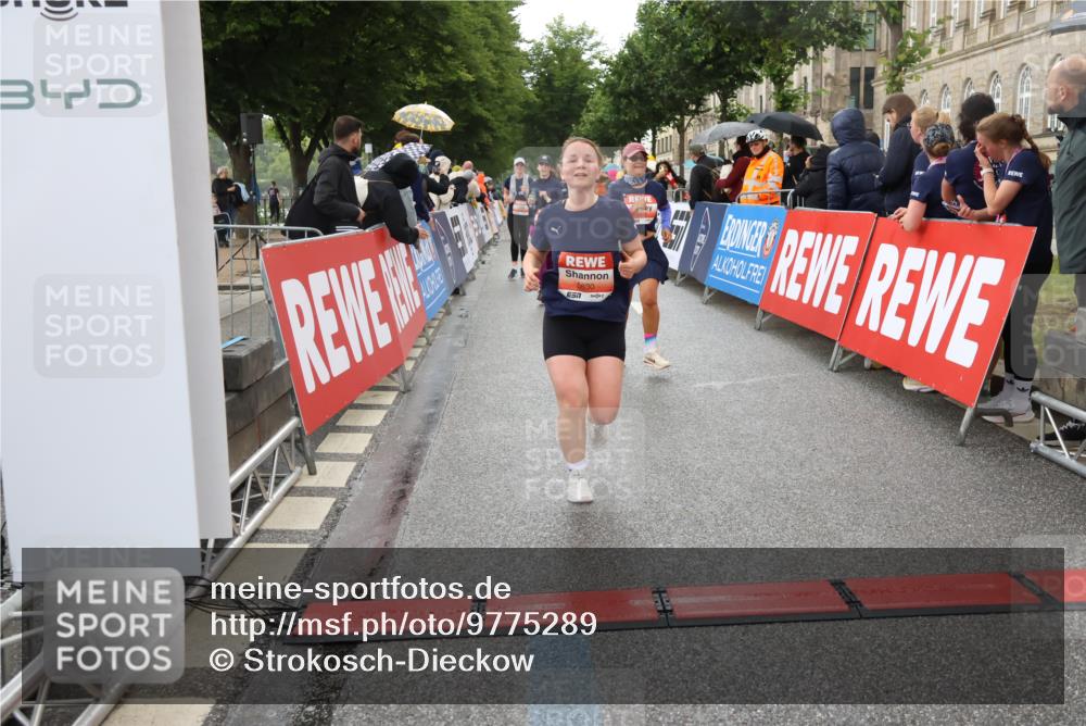 14.06.2026 - REWE Women's Run Strokosch-Dieckow http://msf.ph/oto/9775289 14.06.2026 11:07:30 Ziel 5118, 5190, 5229, 5319, 5368, 5369, 5476, 5483, 5484, 5630, 5808, 5895, 6065 meine-sportfotos.de