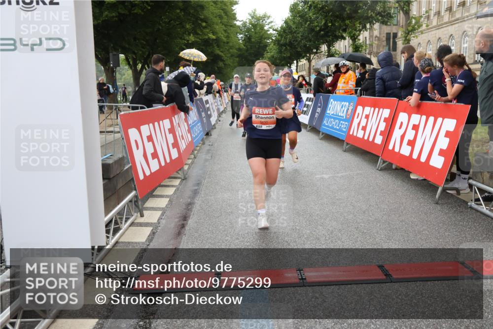 14.06.2026 - REWE Women's Run Strokosch-Dieckow http://msf.ph/oto/9775299 14.06.2026 11:07:30 Ziel 5118, 5190, 5229, 5319, 5368, 5369, 5476, 5483, 5484, 5630, 5808, 5895, 6065 meine-sportfotos.de
