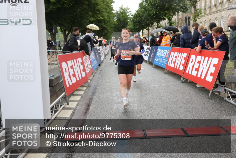 14.06.2026 - REWE Women's Run Strokosch-Dieckow http://msf.ph/oto/9775308 14.06.2026 11:07:30 Ziel 5118, 5190, 5229, 5319, 5368, 5369, 5476, 5483, 5484, 5630, 5808, 5895, 6065 meine-sportfotos.de