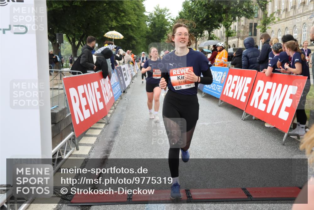 14.06.2026 - REWE Women's Run Strokosch-Dieckow http://msf.ph/oto/9775319 14.06.2026 11:07:29 Ziel 5118, 5190, 5229, 5368, 5369, 5476, 5483, 5484, 5630, 5808, 5895, 6065 meine-sportfotos.de