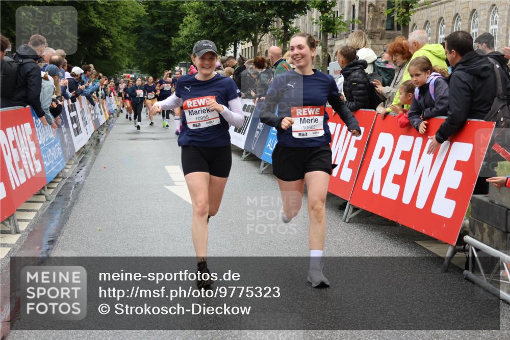14.06.2026 - REWE Women's Run Strokosch-Dieckow http://msf.ph/oto/9775323 14.06.2026 10:00:20 Ziel 10090, 10602, 10715, 10839, 10840, 10995, 11369 meine-sportfotos.de